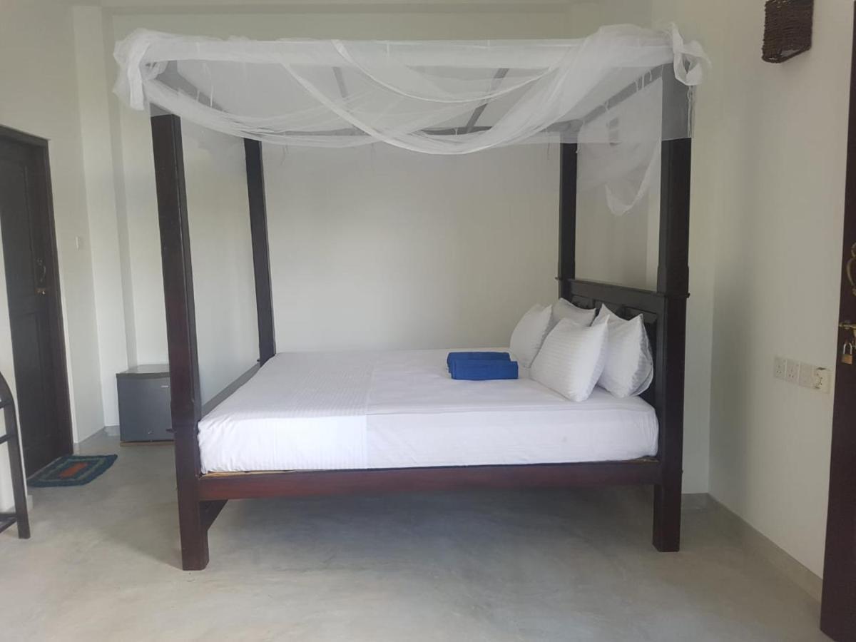 Waves Hiri Hotel Dickwella Exterior photo