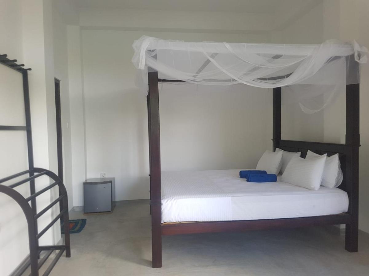 Waves Hiri Hotel Dickwella Exterior photo