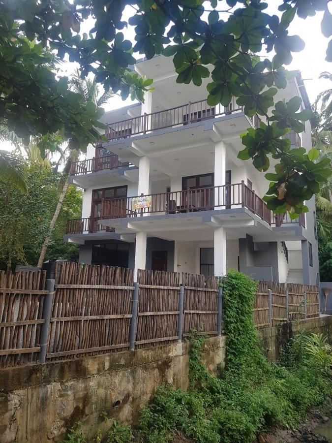 Waves Hiri Hotel Dickwella Exterior photo