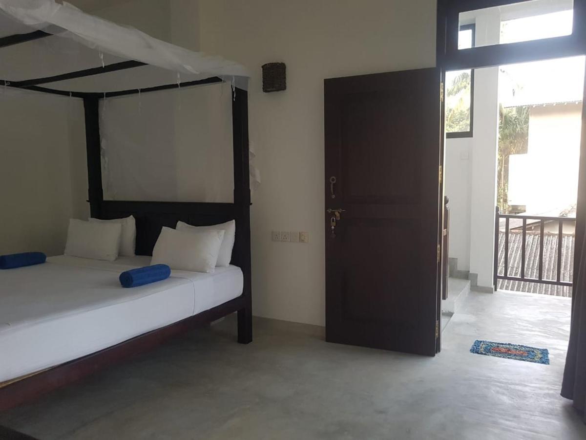 Waves Hiri Hotel Dickwella Exterior photo