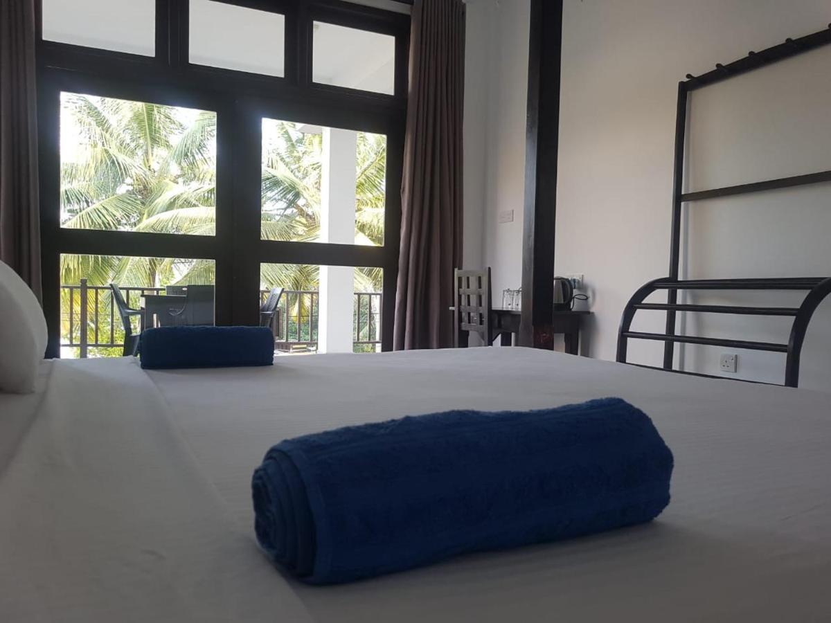 Waves Hiri Hotel Dickwella Exterior photo