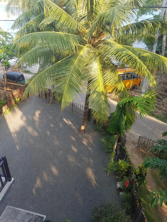 Waves Hiri Hotel Dickwella Exterior photo