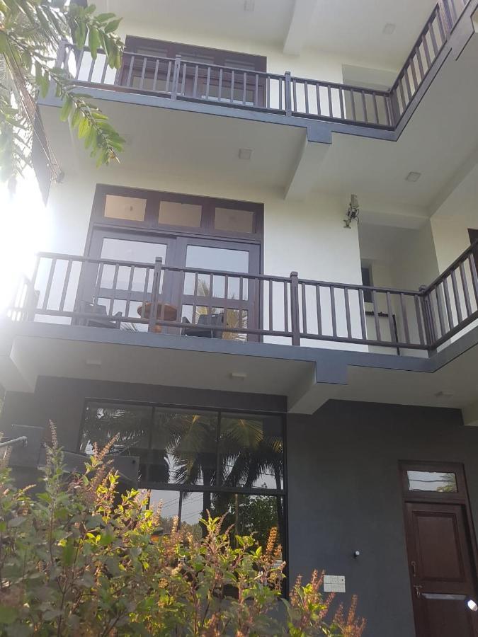 Waves Hiri Hotel Dickwella Exterior photo